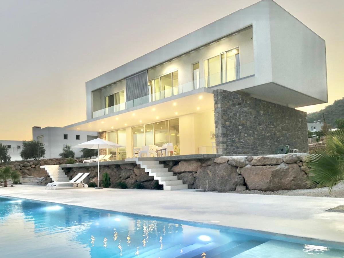 Kuro Beach House - Oceanfront Luxury & 25M Pool Achlia Bagian luar foto