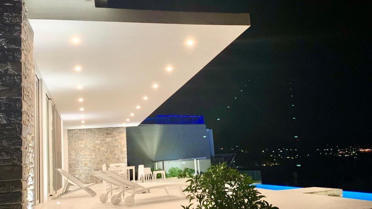 Kuro Beach House - Oceanfront Luxury & 25M Pool Achlia Bagian luar foto